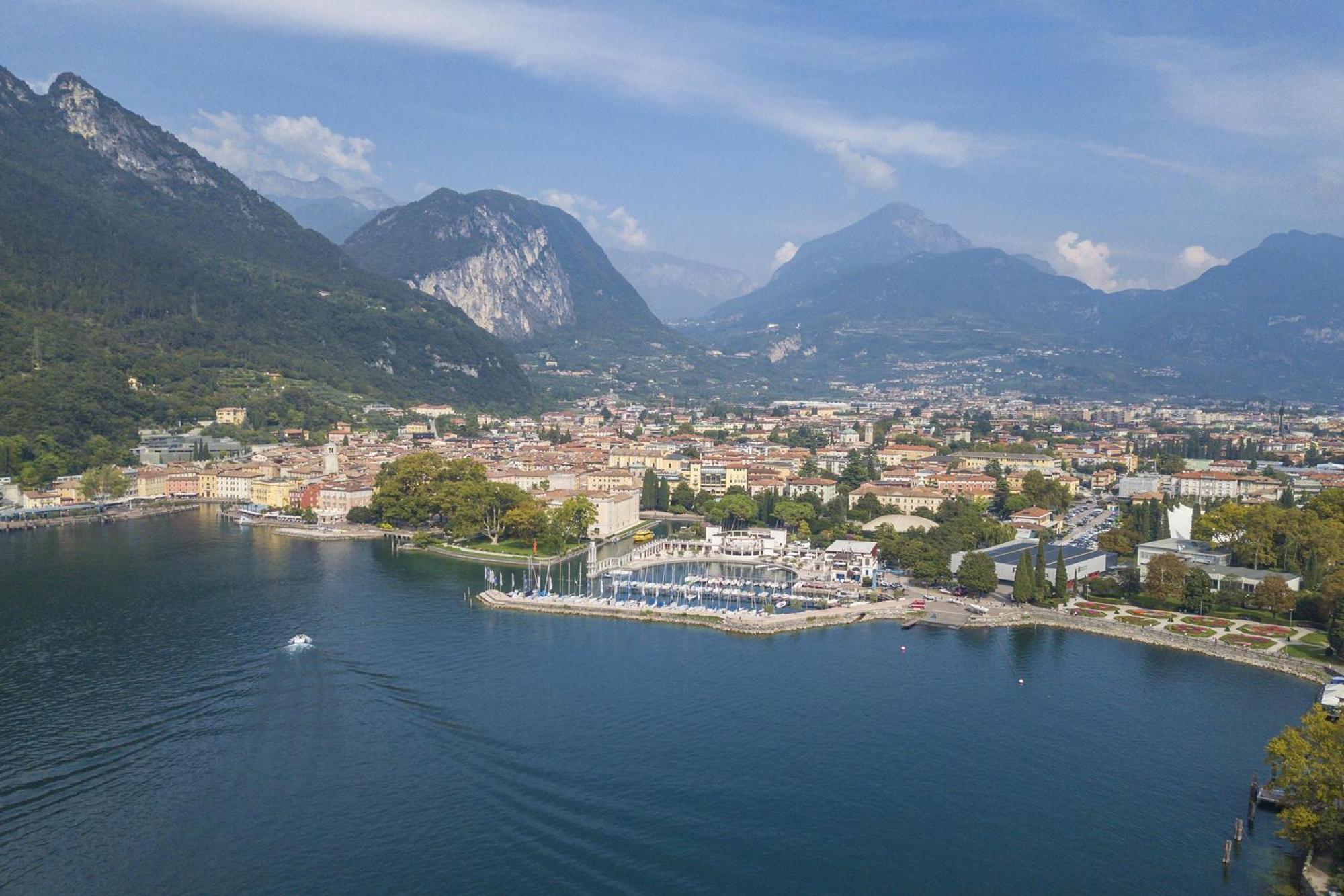 Casa Margherita Few Minutes From Lake - Happy Rentals Riva del Garda Bagian luar foto